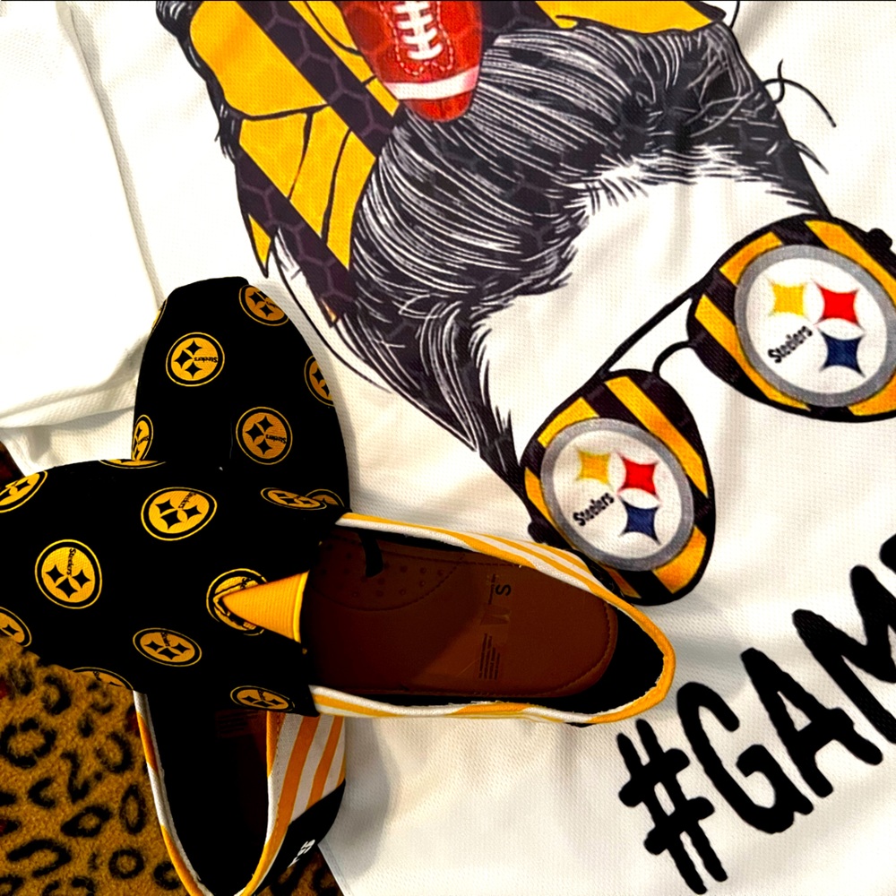 Pittsburg Steelers slip ons (Sz 6) with Steelers T-shirt. “Duo” You get both!
